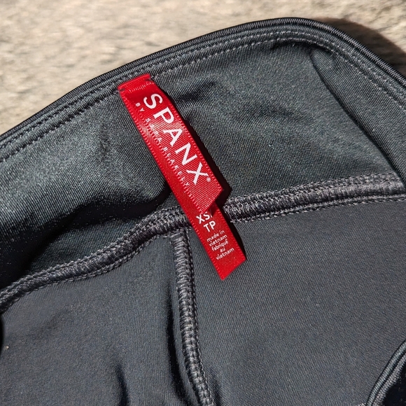 SPANX Faux Leather Bike Shorts Camo Women's XS - Picture 6 of 9